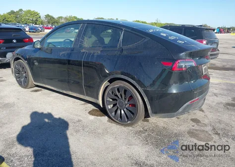 2023 Tesla Model Y Performance Dual Motor All-Wheel Drive z USA, uszkodzony, nr VIN 7SAYGDEF8PF662376